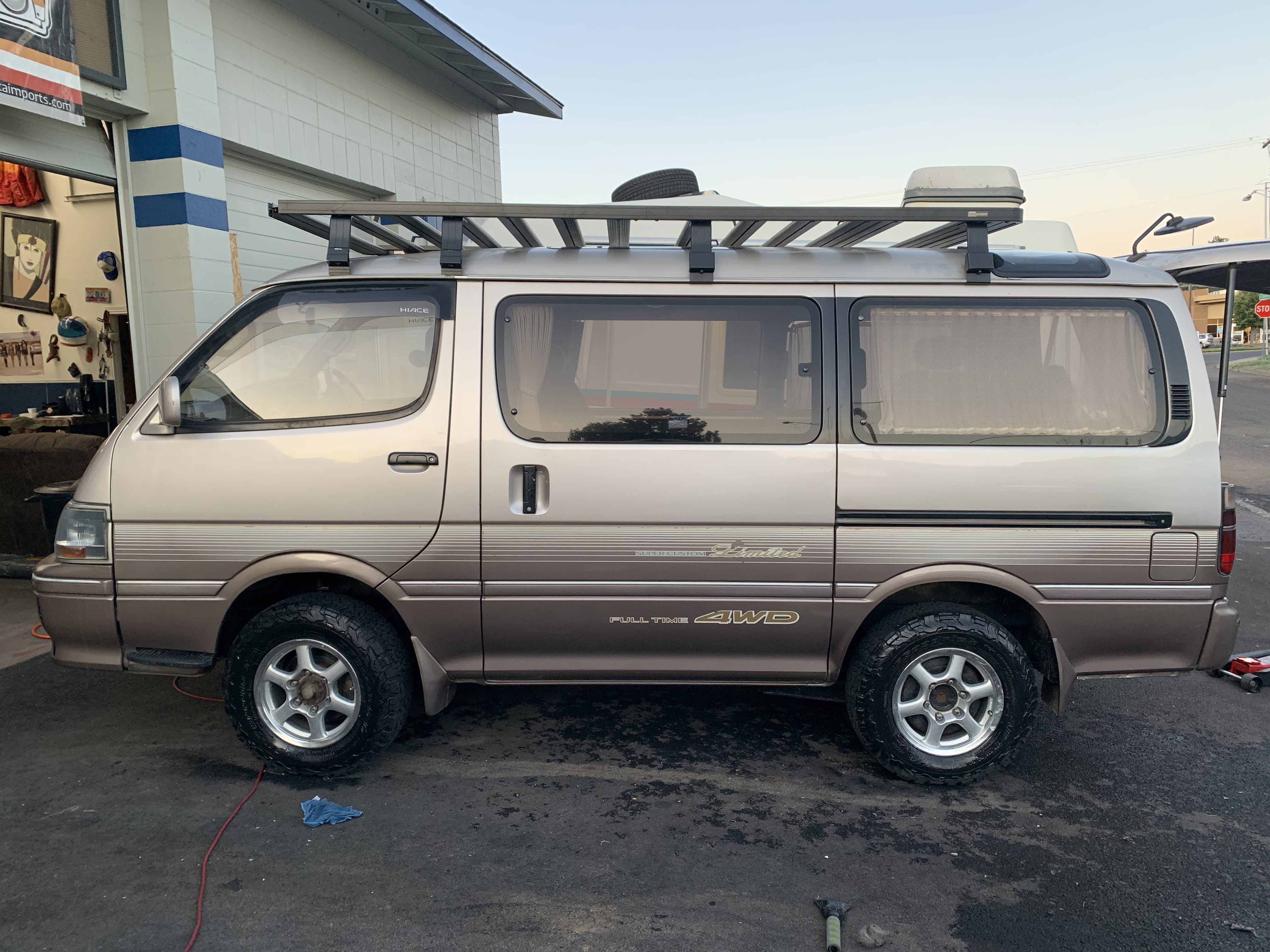 LOW MILE 1994 HIACE KZH106 w/ tons of FACTORY GOODIES